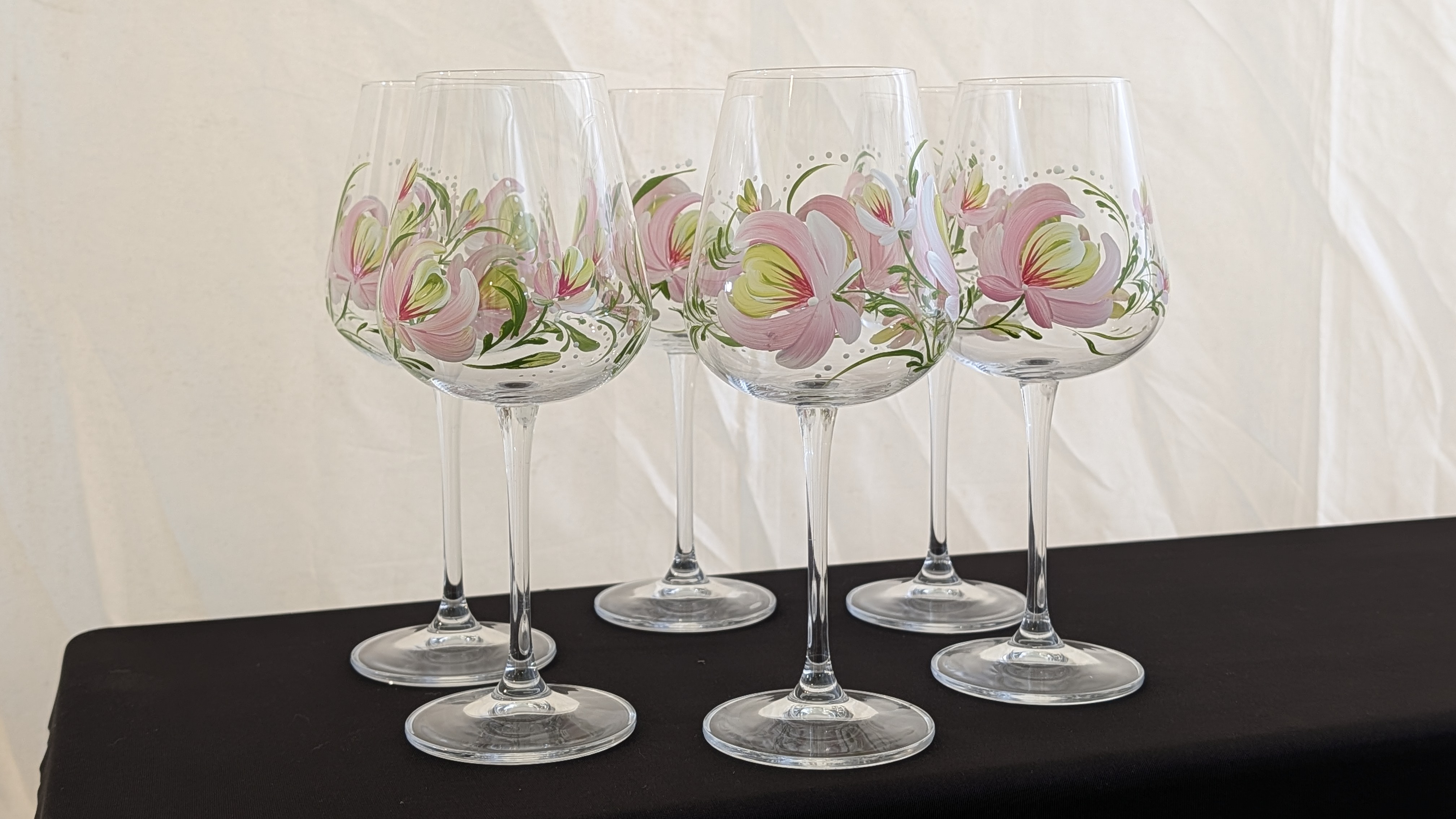 Pink floral wine glasses set